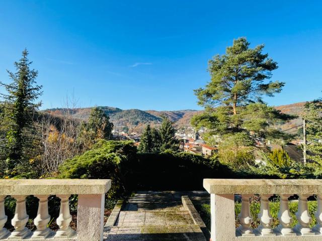 Grande propriété de 180 m2 habitables sur terrain 1282 m2