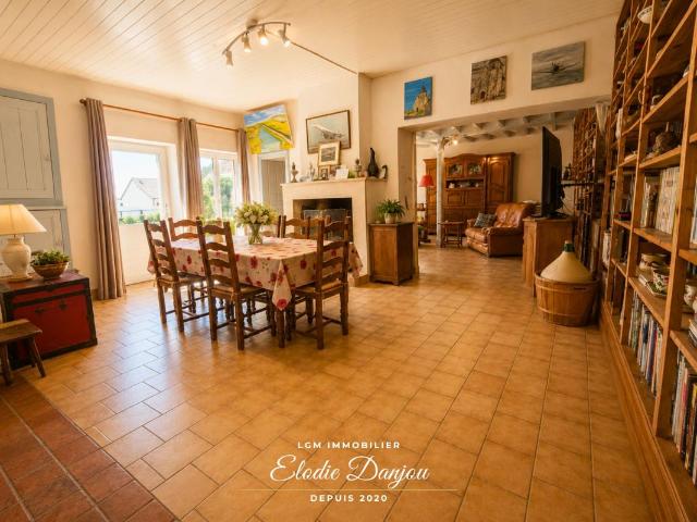 Grande propriété rénovée avec dépendances, grange et jardin à 15 min de Vendôme