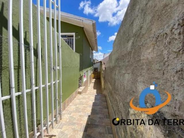 Grande terreno com 2 casas à venda em Curitiba PR, bairro Capão Raso, 451,00m² de área!