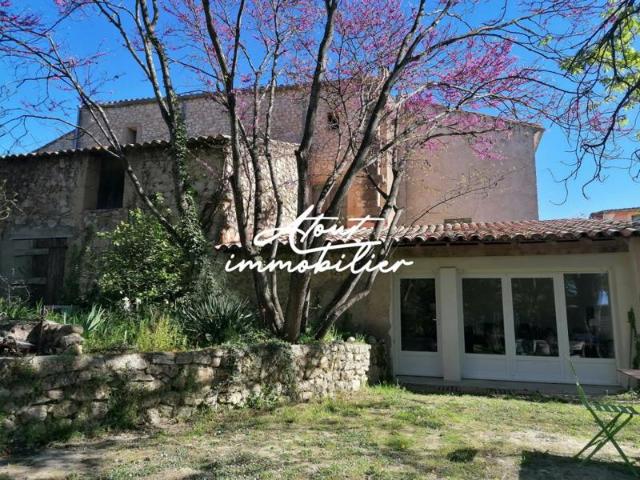 Grande vigneronne avec jardin et garage St Pons de Mauchie