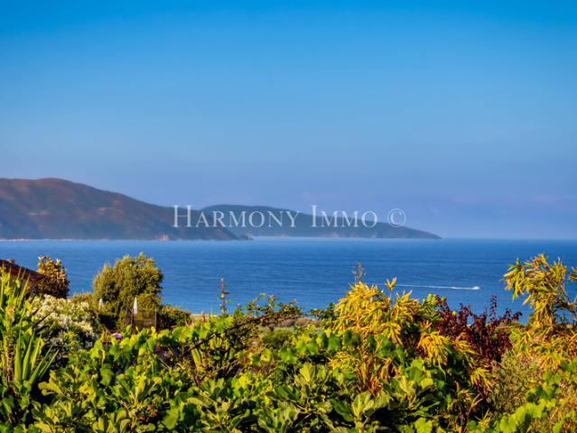 Grande villa au calme avec jolie vue mer, terrain plat Sa