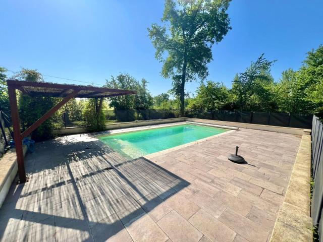 Grande Villa avec terrain clos, dépendance et piscine 282m² Eauze
