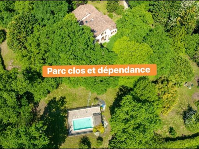 Grande Villa avec terrain clos, dépendance et piscine 282m² Eauze