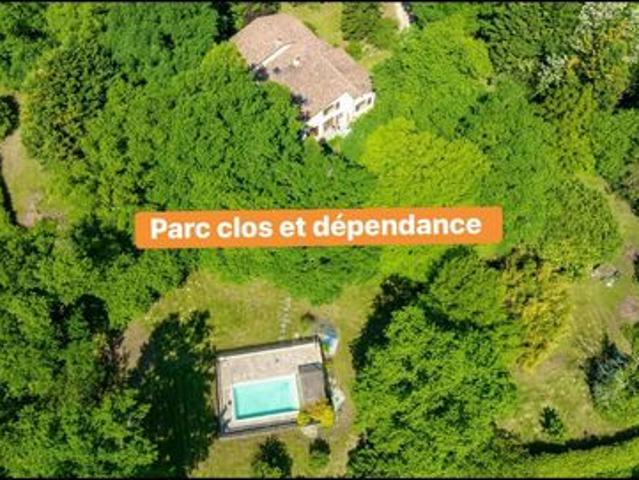 Grande Villa avec terrain clos, dépendance et piscine