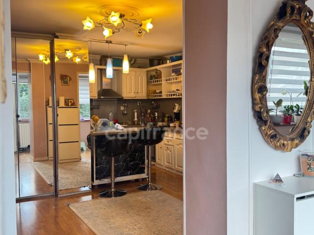 Grande VILLA de 12 pièces à vendre 246 m² Maison Familiale ou IMMEUBLE DE RAPPORT 5 Appartements possible avec jardin et 4 places de parking DRANCY aux portes de Paris