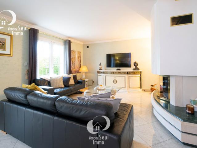 Grande villa de 313 m2 avec piscine Veigy Foncenex, à 2 mi
