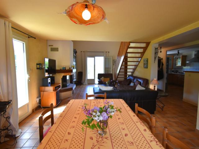 Grande villa familiale contemporaine et grand terrain entre. 180m² Montcuq