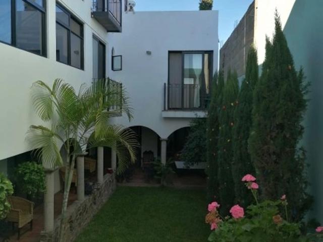 Grande y hermosa casa en venta trato directo