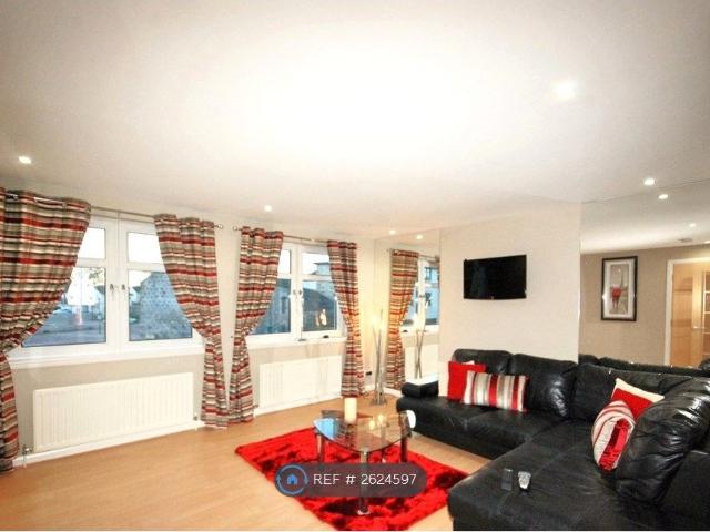 Grandholm Crescent, Aberdeen AB22, 3 bed flat to rent, £1,450 pcm | PrimeLocation
