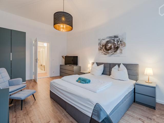 Grandiose Living Opposite Hausburgpark in Friedrichshain, Berlin Amsterdam Apartments for Rent