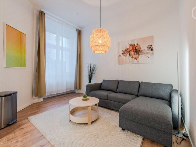 Grandiose Living Opposite Hausburgpark in Friedrichshain, Berlin Amsterdam Apartments for Rent