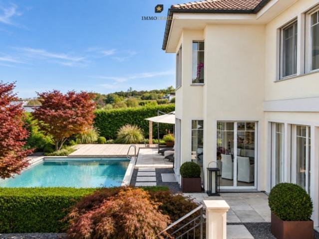 Grandiose Luxusvilla mit Pool und Seesicht