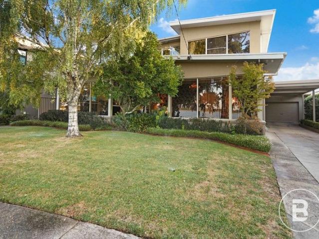 GRANDLY PROPORTIONED HOME IN A HIGHLY PRESTIGIOUS LOCATION