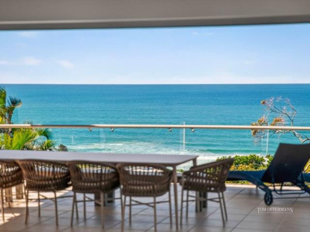 Grandstand Coral Sea Views: Coastal Perfection on Tightly Held Enterprise Street