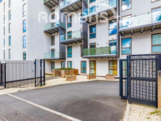Grandview, 296 Farnborough Road, Farnborough GU14, 1 bed flat to rent, £1,250 pcm | PrimeLocation