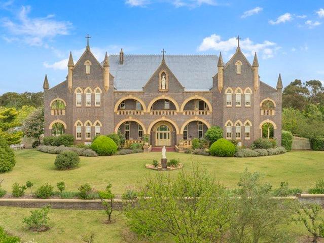 GRANDVIEW A PRESTIGE RESIDENCE OF TIMELESS DISTINCTION