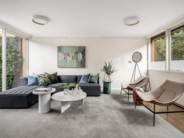 Grandview Grove Elegance with Huge Entertainers' Courtyard