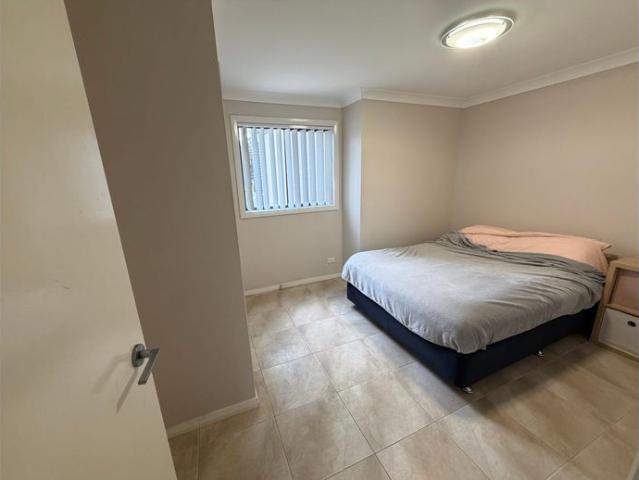 Spacious granny flat 13mins to Hurstville station