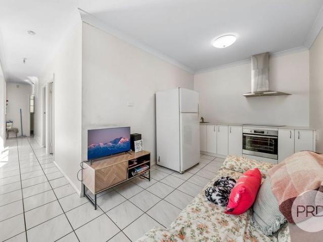 GRANNY FLAT FOR LEASE!
