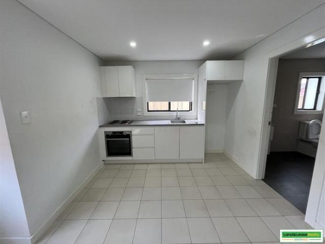 Granny Flat for Rent/ Walk to Train Station