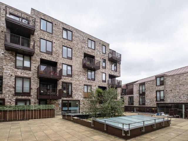 Gransden Avenue London E8 3 bed duplex to rent £4,500 pcm £1,038 pw