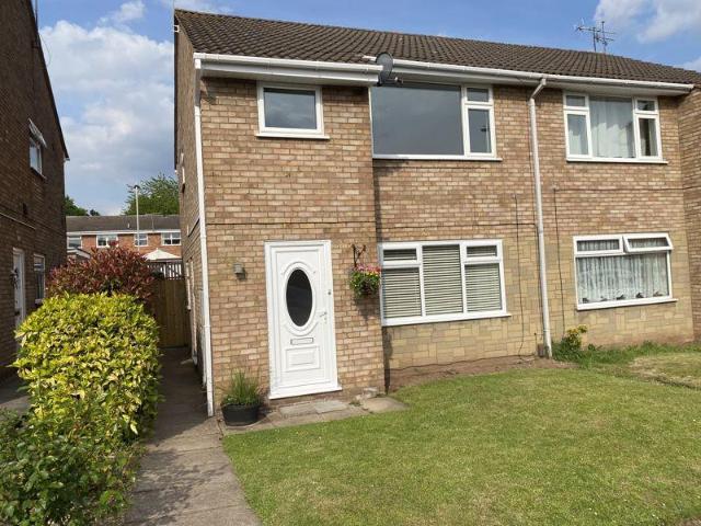 Grant Close, Kingswinford DY6 1 bed apartment to rent £700 pcm £162 pw