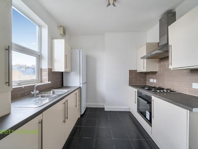 Grant Road, Croydon CR0, 2 bed flat to rent, £1,750 pcm | PrimeLocation