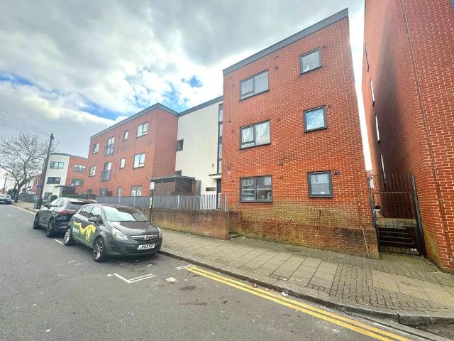 Grant Road, Harrow 1 bed flat to rent £1,400 pcm £323 pw