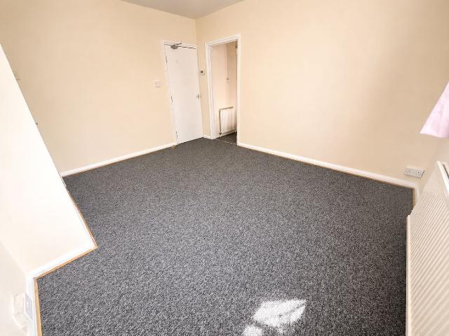 Grantham Gardens, Romford, Essex RM6, 2 bed maisonette to rent, £1,750 pcm | PrimeLocation