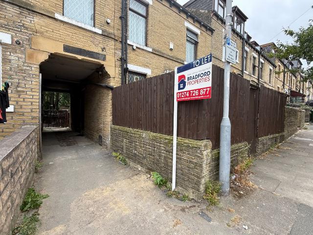 Grantham Road, Bradford BD7, 5 bed terraced house to rent, £1,000 pcm | PrimeLocation