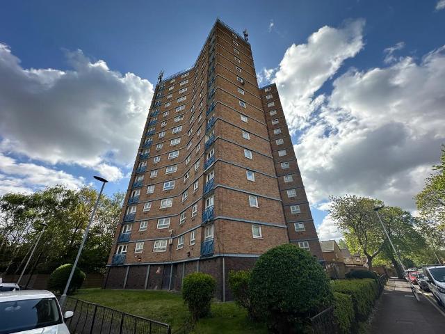 Grantham Road, London E12 3 bed flat to rent £2,250 pcm £519 pw