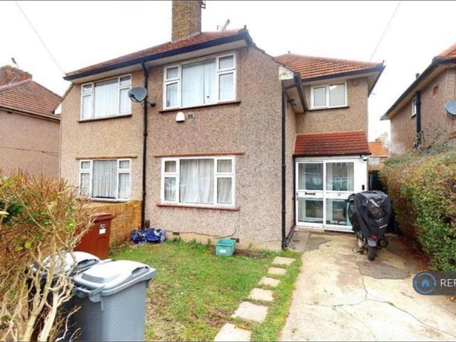 Granville Avenue, Hounslow, TW3 4 bed semi detached house to rent £2,850 pcm £658 pw