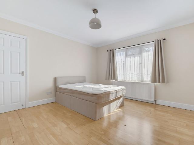 Granville Avenue, Hounslow TW3, 1 bed flat to rent, £1,500 pcm | PrimeLocation