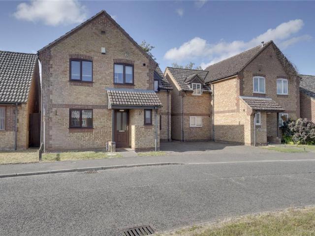 Granville Gardens, Mildenhall, Bury. 3 bed detached house to rent £1,450 pcm £335 pw