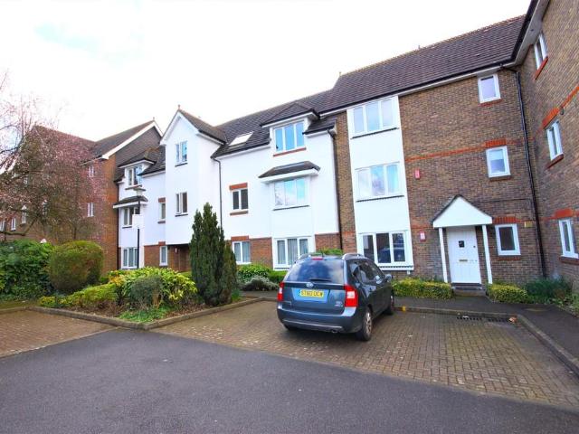 Granville Place, Pinner HA5 1 bed apartment to rent £1,400 pcm £323 pw