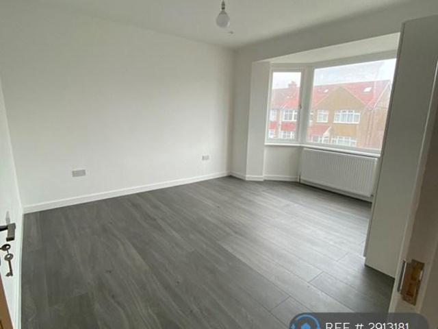 Granville Road, Uxbridge, UB10 4 bed end of terrace house to rent £2,850 pcm £658 pw