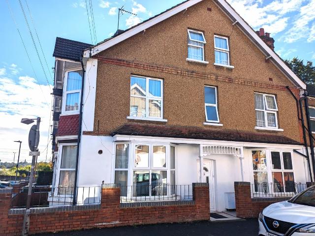 Granville Road, Watford WD18, Studio to rent, £950 pcm | PrimeLocation
