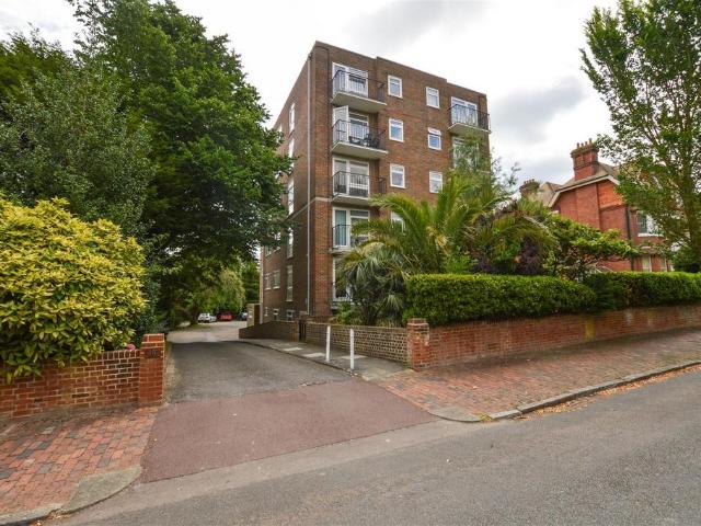 Granville Road, Eastbourne 1 bed flat to rent £1,100 pcm £254 pw