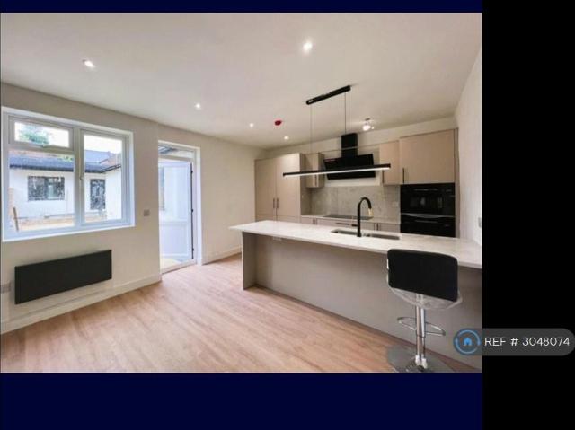 Granville Road, Luton, LU1 6 bed detached house to rent £4,200 pcm £969 pw