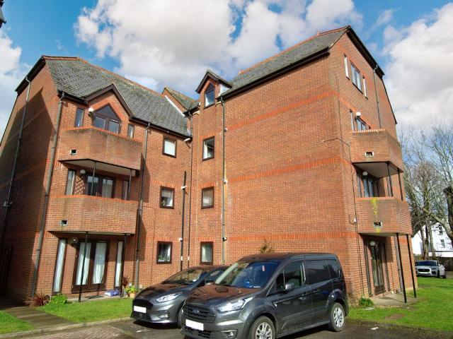 Granville Road, St Albans AL1, 2 bed flat to rent, £1,800 pcm | PrimeLocation