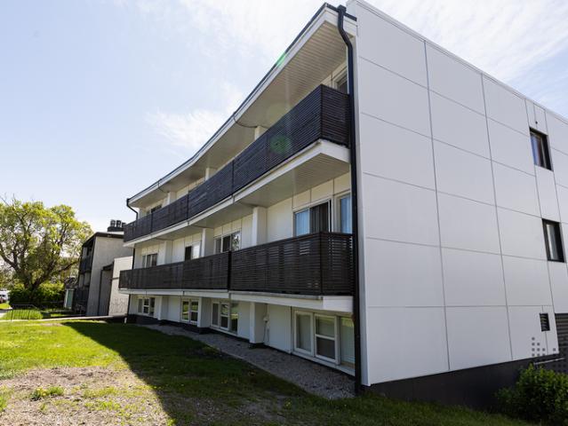 Grapes Manor Apartments | 1639 26 Avenue SW
