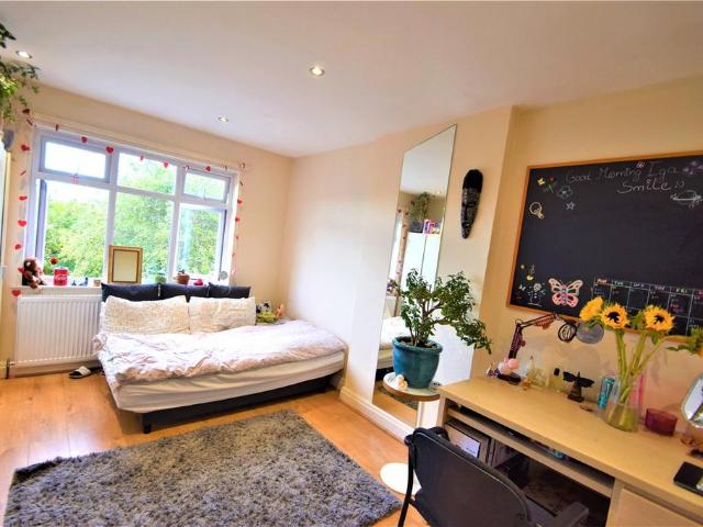 Grasmere Avenue, Wembley, HA9 3 bed semi detached house to rent £2,100 pcm £485 pw