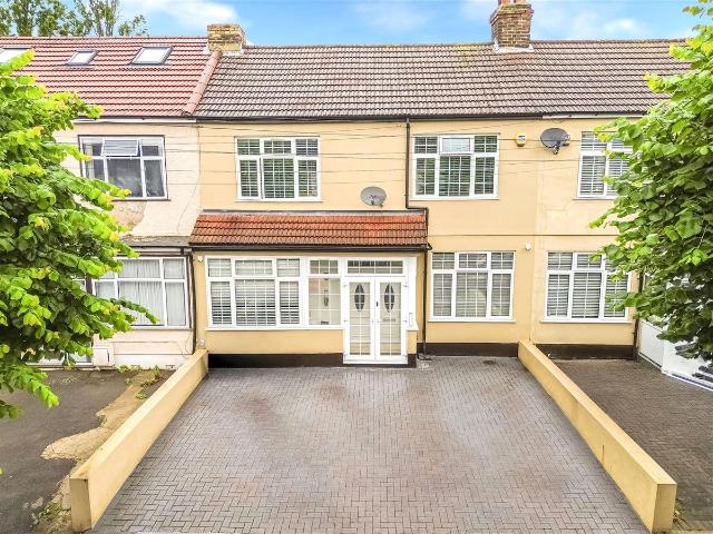 Grasmere Gardens, Redbridge IG4, 4 bed property to rent, £3,100 pcm | PrimeLocation