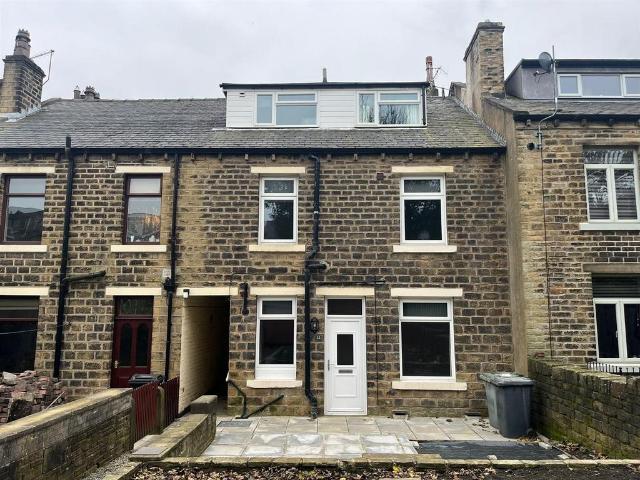 Grasscroft Road, Huddersfield HD1 3 bed terraced house to rent £1,050 pcm £242 pw