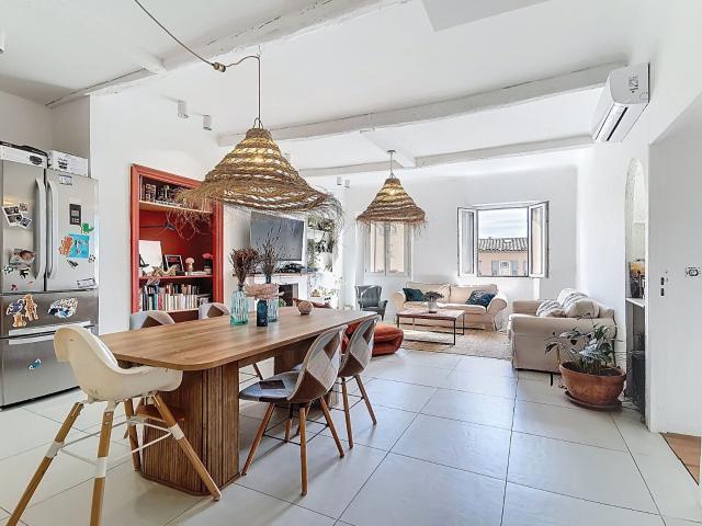 Grasse centre Dernier étage ? 4 pièces rénové avec charme et. 104m² Grasse