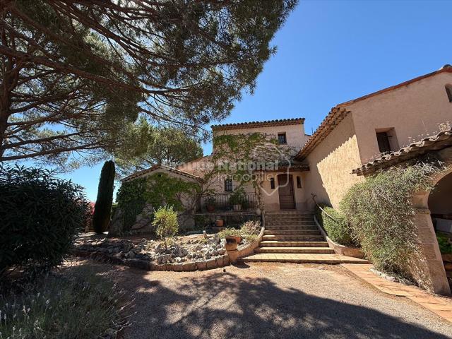 GRASSE SUD / Maison individuelle 5 P/ 150 m²/ Oliveraie / Pi. 150m² Grasse