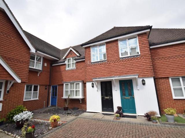 Grassington Road, Eastbourne BN20 2 bed mews to rent £1,300 pcm £300 pw