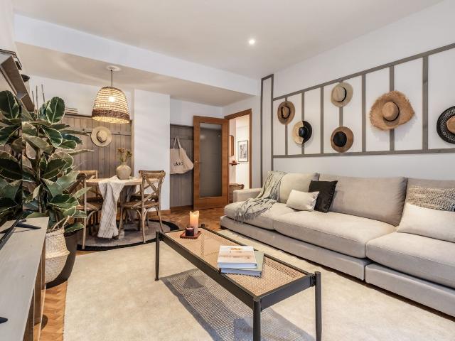 Grassland Inspired 2 Bedroom Apartment with Spa Like Bath and Dedicated Workspaces, Madrid Amsterdam Apartments for Rent