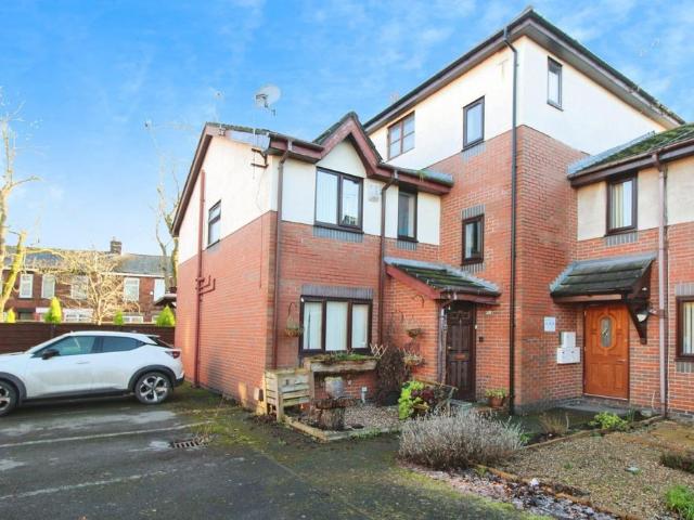 Greton Close, Greater Manchester M13 2 bed semi detached house to rent £1,095 pcm £253 pw