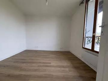Gretz Armainvilliers 77220 Location appartement 3 pièces t3 au dernier étage parking